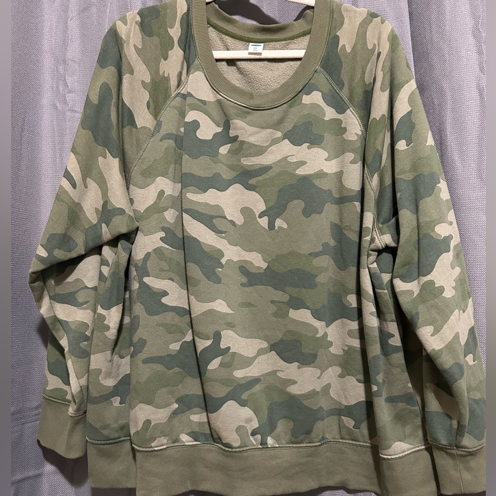 Vintage Crew-Neck Green Camo Print Sweatshirt